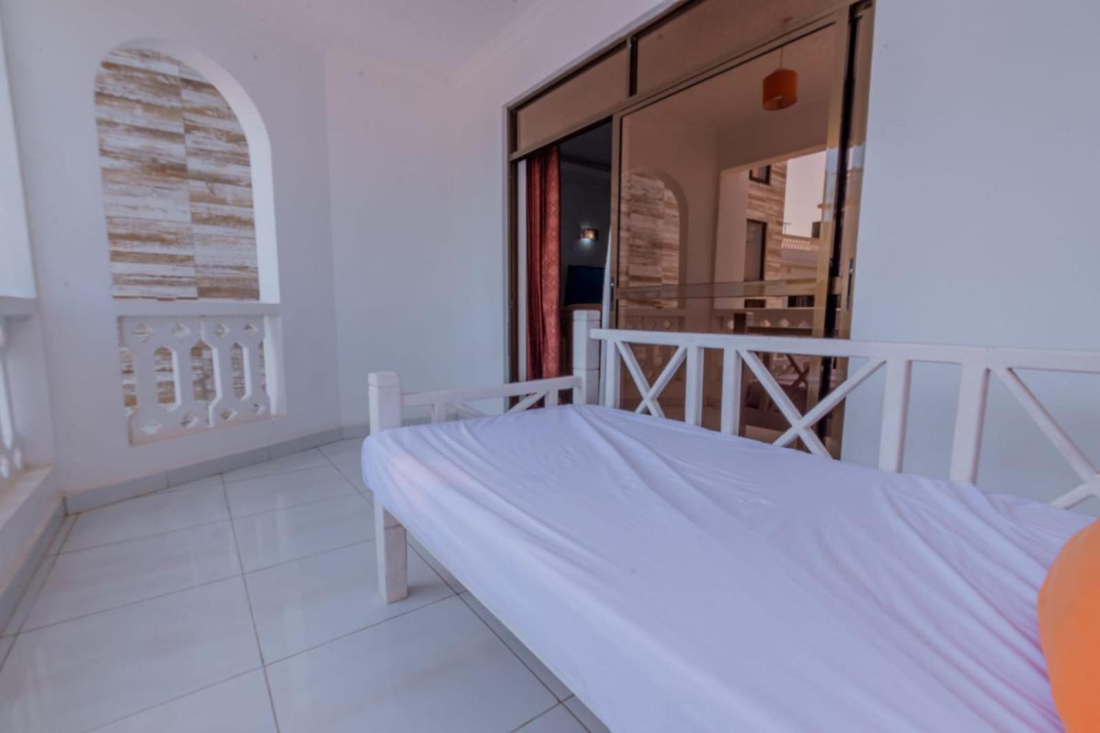 Leomilo Holidays Diani Beach Exterior photo